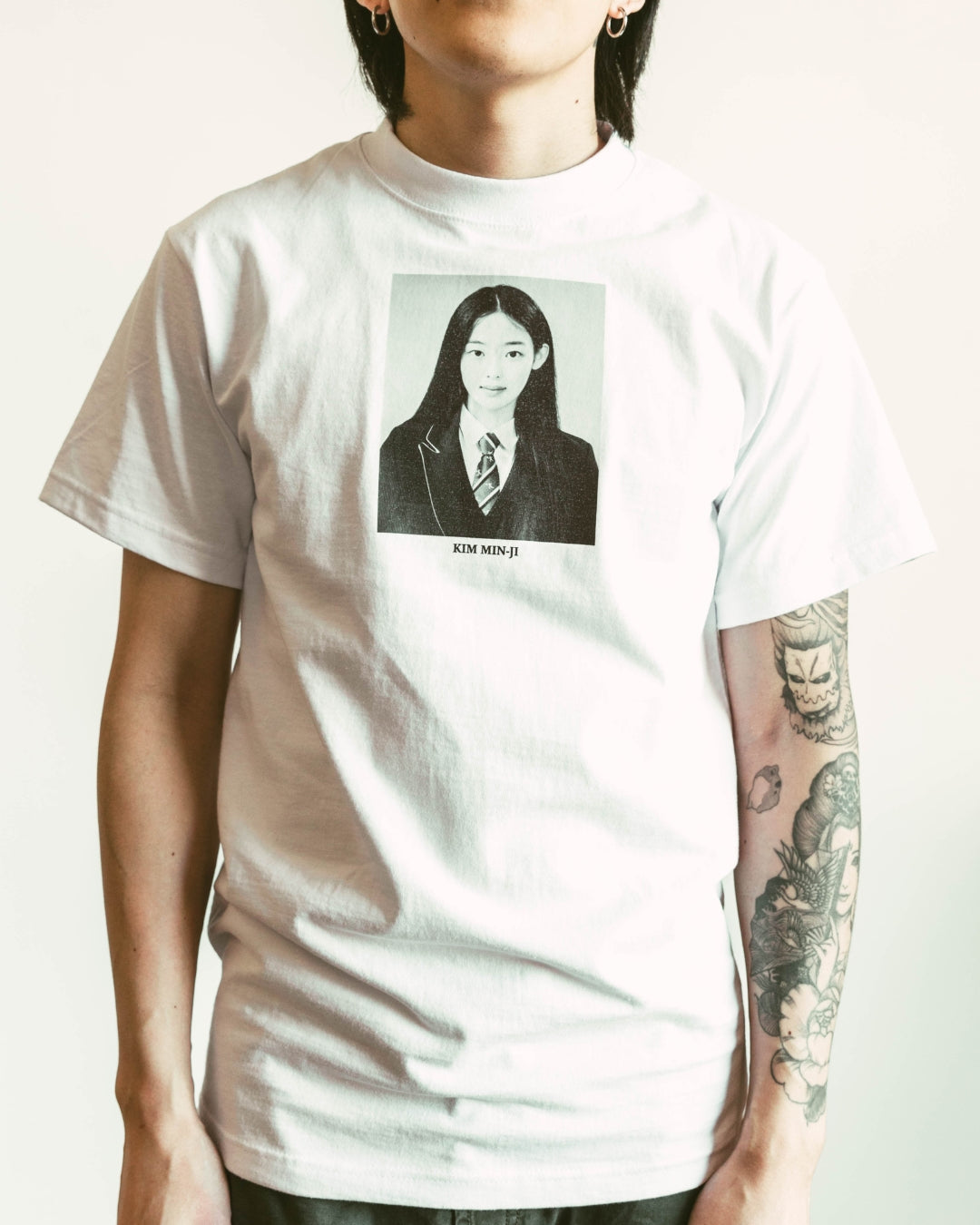 MINJI MAG TEE